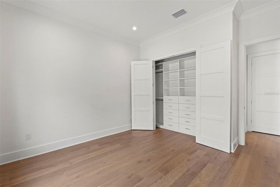 Spacious, unfurnished interior of a new home in , Tampa (Image 68).