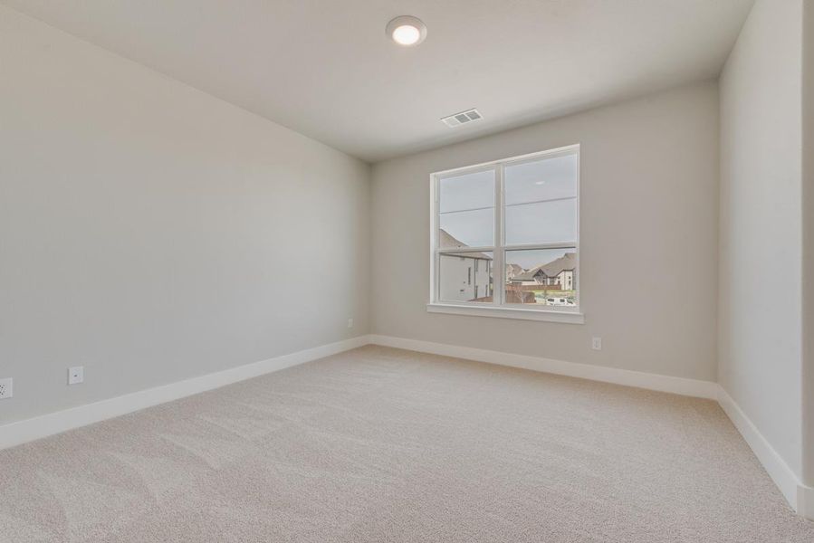 Spacious, unfurnished interior of a new home in Edgewater, Fate (Image 27).