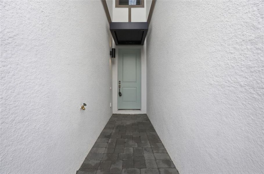 Exterior details and patio area of a home in Paradiso Grande Resort, Orlando (Image 4).