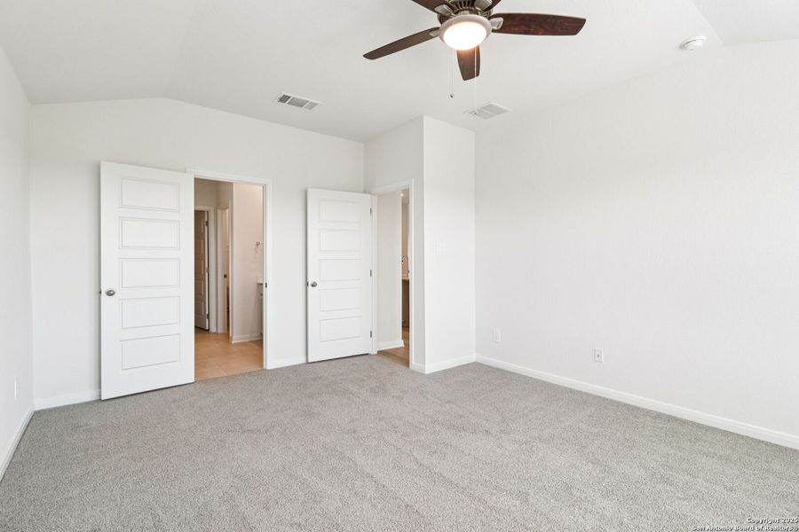 Spacious, unfurnished interior of a new home in Catalina, Converse (Image 21).