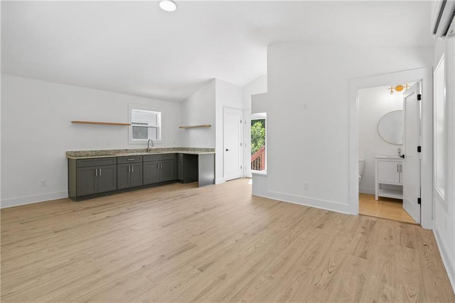Spacious, unfurnished interior of a new home in , Atlanta (Image 55).