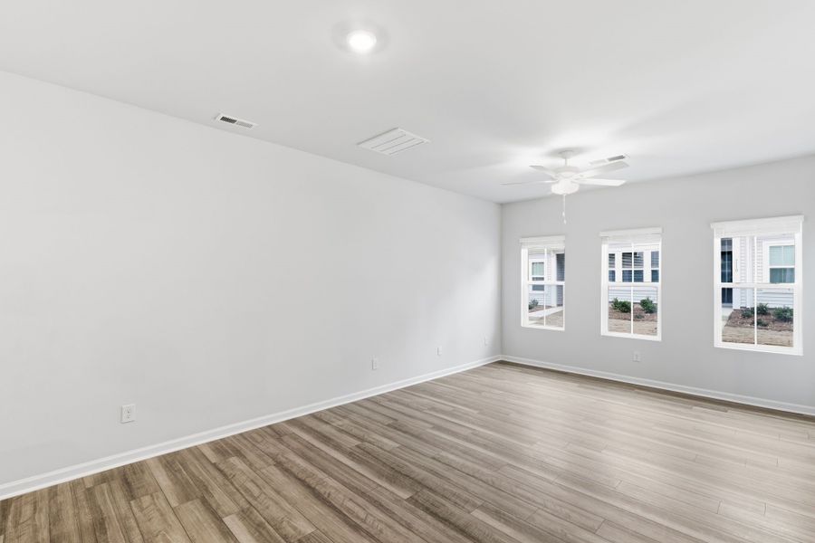 Spacious, unfurnished interior of a new home in Lakeview Village, Charlotte (Image 18).