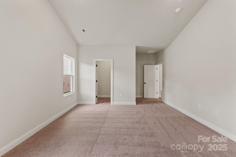 Spacious, unfurnished interior of a new home in Ascot Woods, Charlotte (Image 6).