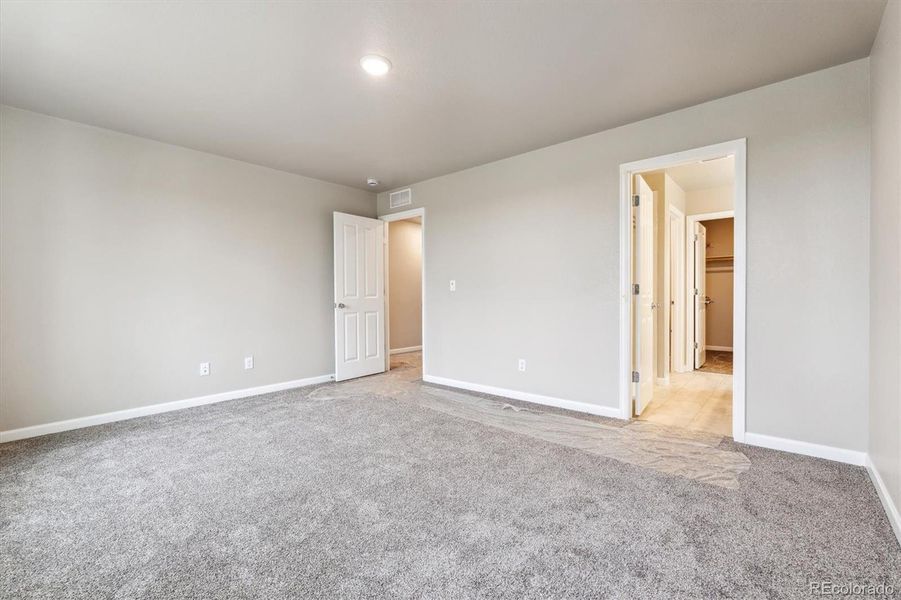 Spacious, unfurnished interior of a new home in Pintail Commons at Johnstown Village, Johnstown (Image 8).
