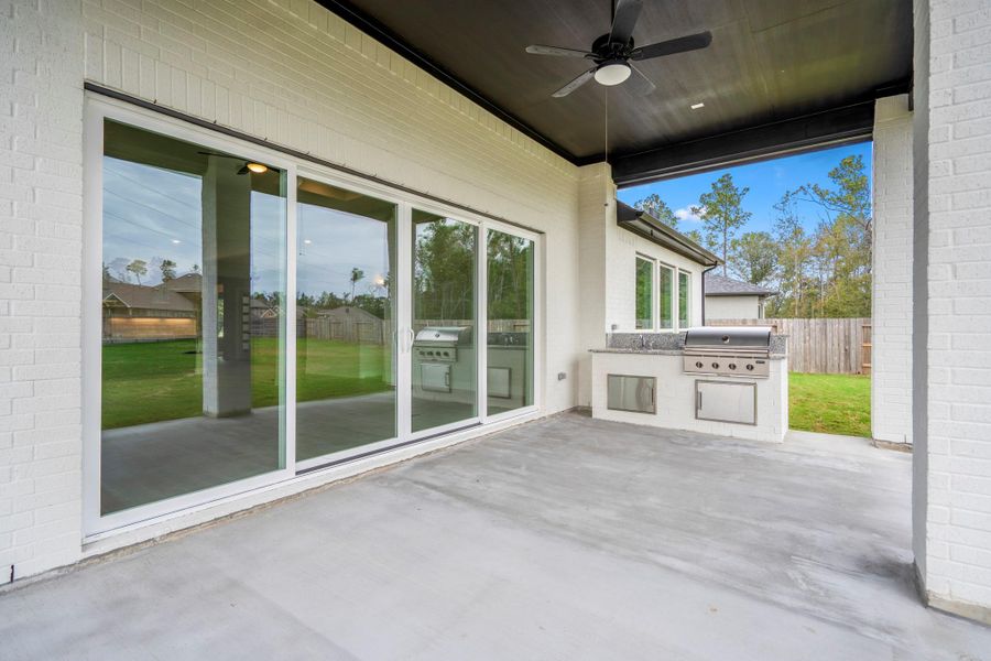Exterior details and patio area of a home in ARTAVIA 55' Lots, Conroe (Image 4).