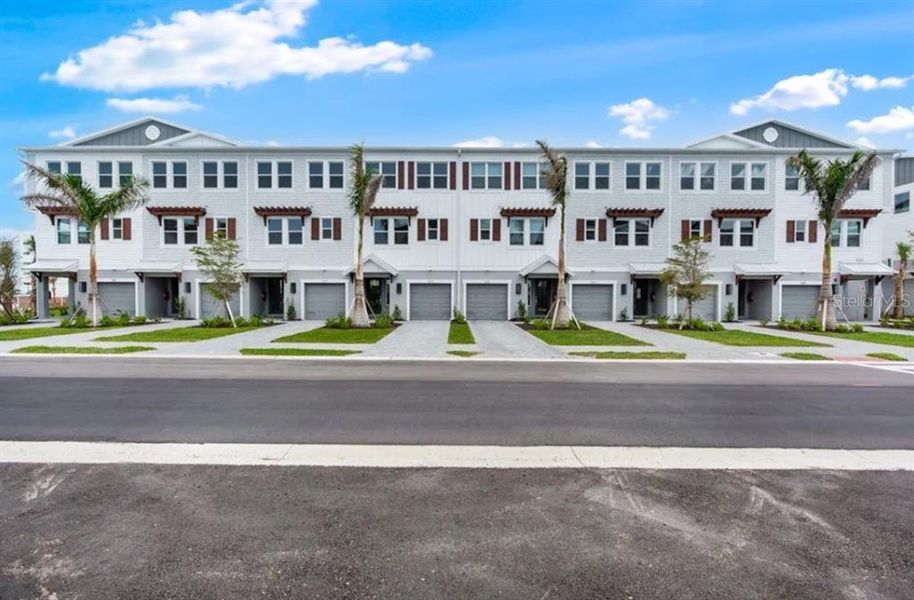 Condo located in Punta Gorda, FL showcasing its design and architecture (Image 3).