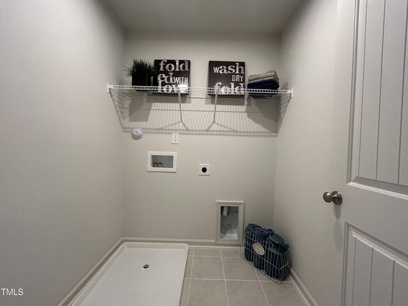 JR 13 Camden Laundry (Staged) JR 13 Camden Laundry (Staged)