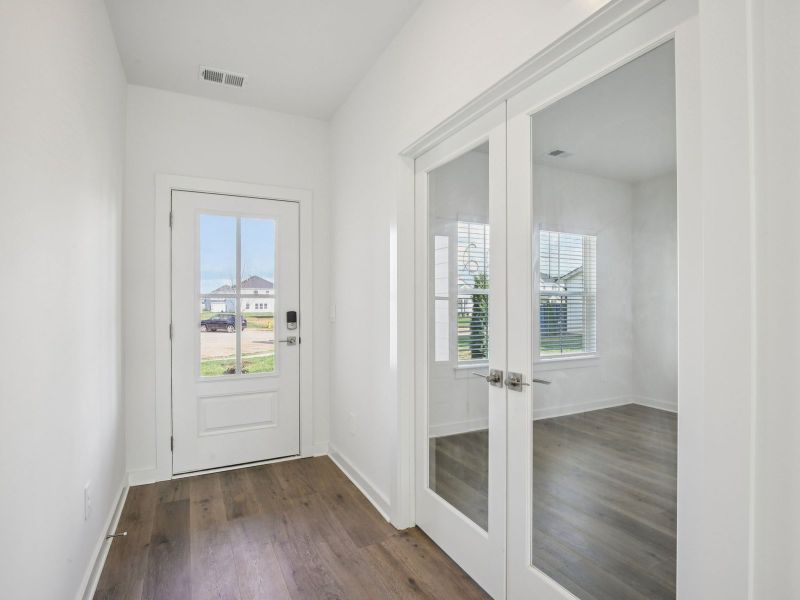 Spacious, unfurnished interior of a new home in Carlton Landing, Rockvale (Image 9).