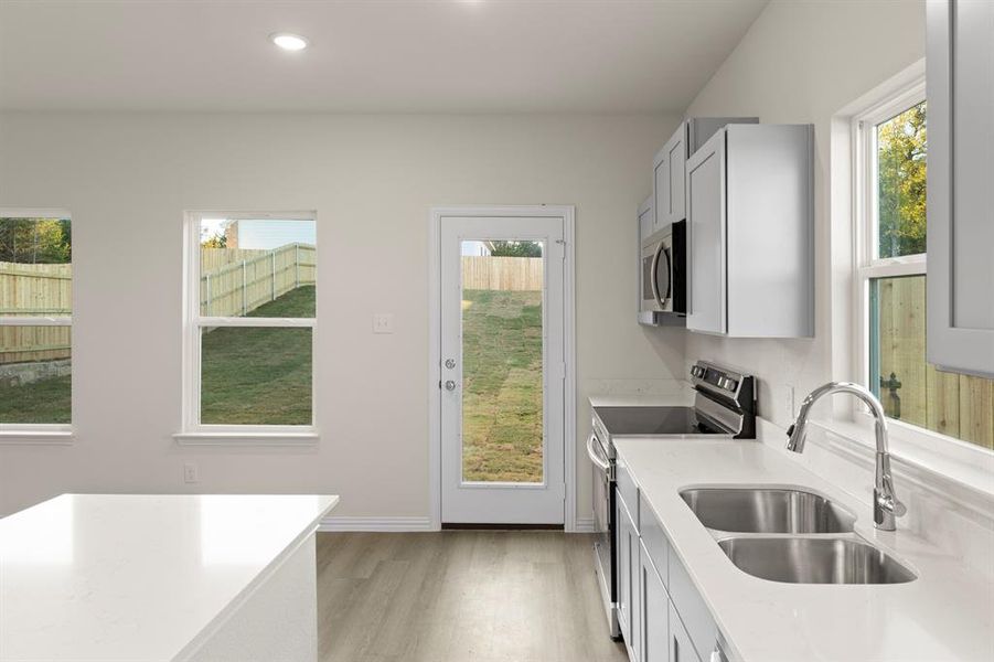 13. 936 S Holly - Kitchen (4)