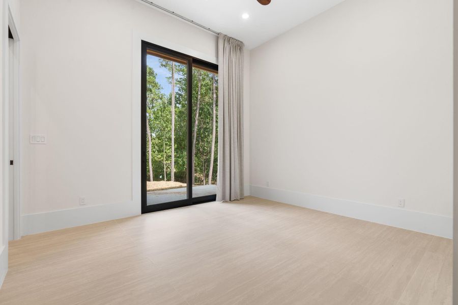 Spacious, unfurnished interior of a new home in , Tomball (Image 40).