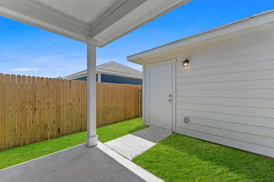 Exterior details and patio area of a home in Valverde, Bastrop (Image 3).
