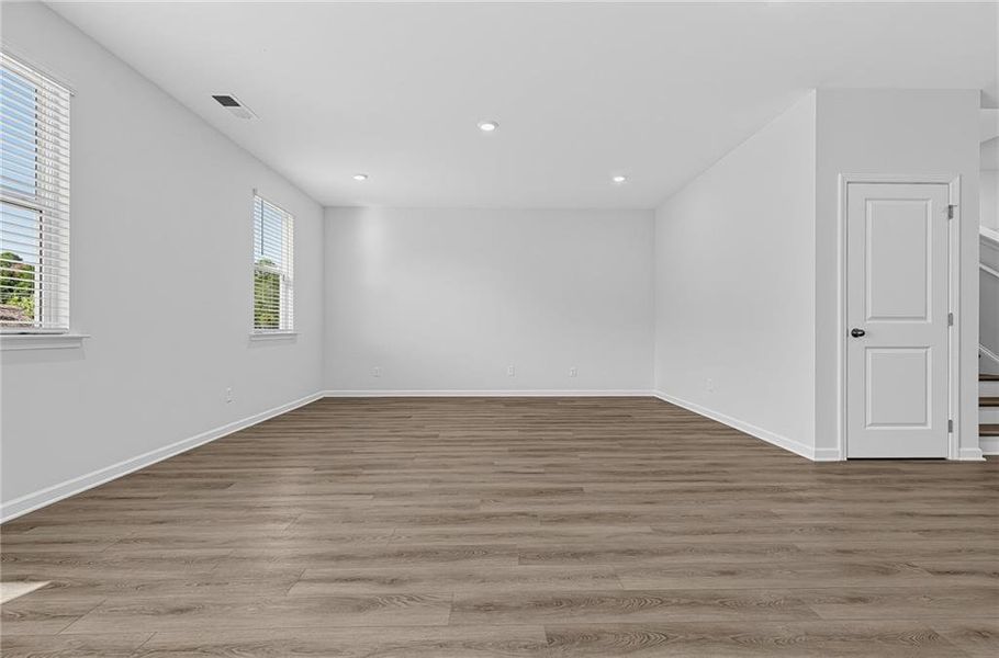 Spacious, unfurnished interior of a new home in , Bethlehem (Image 14).
