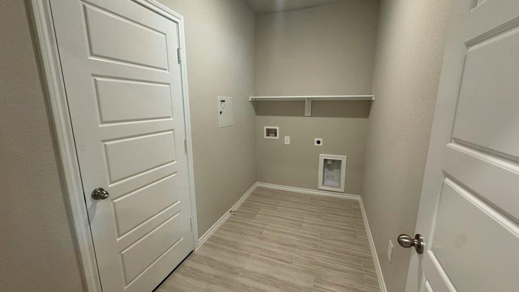 Spacious, unfurnished interior of a new home in Monarch at the Meadows, Krum (Image 15).