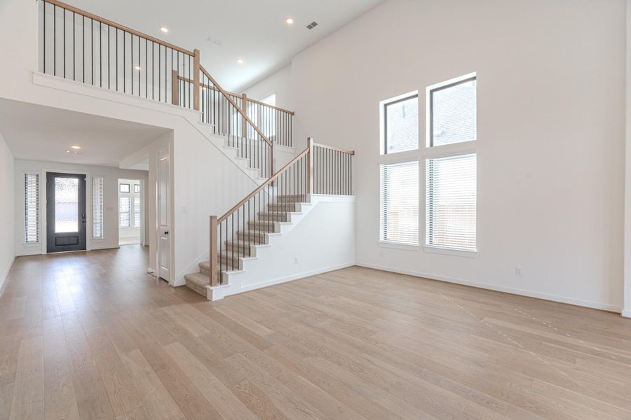 Spacious, unfurnished interior of a new home in , Porter (Image 18).