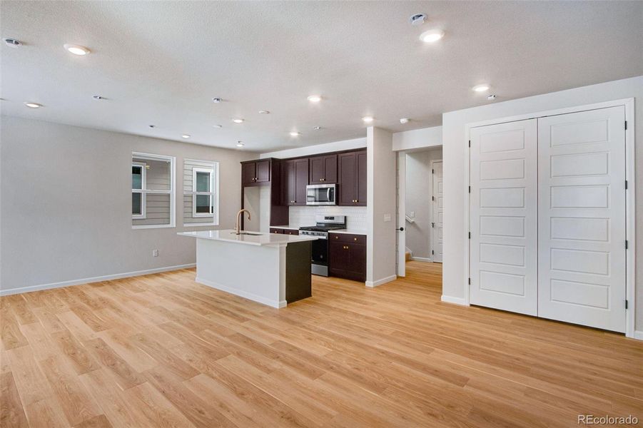 Spacious, unfurnished interior of a new home in Sugar Mill Village, Longmont (Image 25).