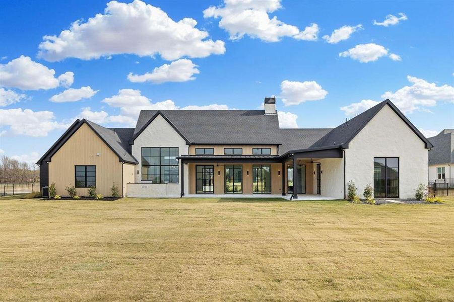 Exterior details and patio area of a home in , Gunter (Image 3).