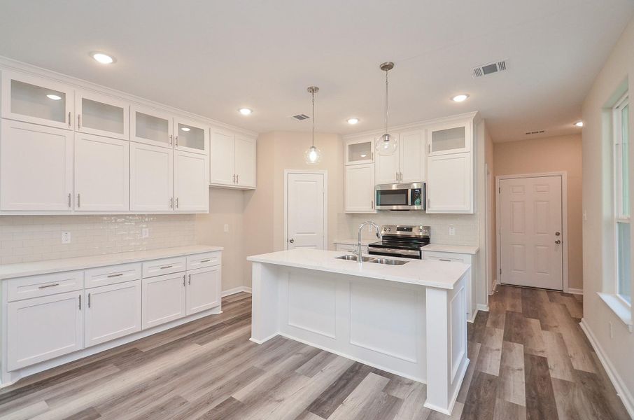 If you appreciate clean lines and easy upkeep, these finishes give style without the hassle. If you appreciate clean lines and easy upkeep, these finishes give style without the hassle.