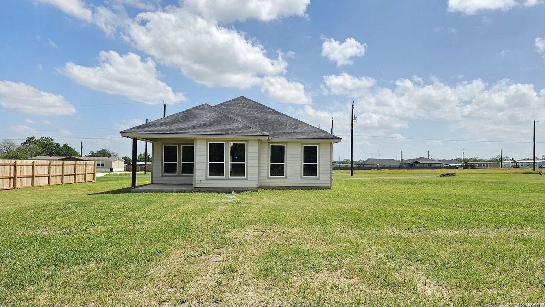 Exterior details and patio area of a home in , Atascosa (Image 3).