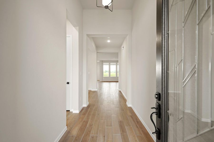 Welcoming foyer (*Photo not of actual home and used for illustration purposes only.)