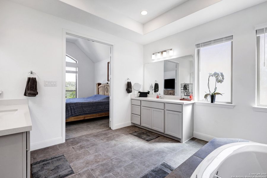 Furnished interior view inside a new home in Cibolo Canyons 50', San Antonio (Image 17). Furnished interior view inside a new home in Cibolo Canyons 50', San Antonio (Image 17).