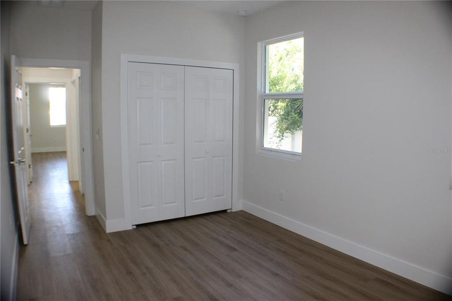 Spacious, unfurnished interior of a new home in , Tampa (Image 29).