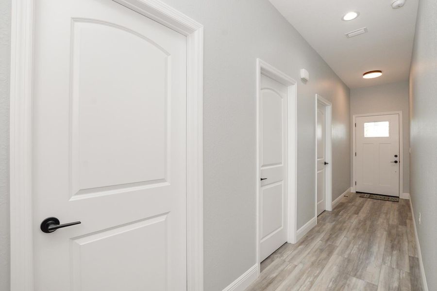 Spacious, unfurnished interior of a new home in , Sebring (Image 21).