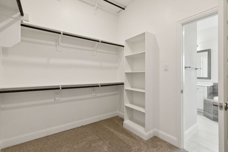 Furnished interior view inside a new home in Oaks of North Grove, Waxahachie (Image 12).