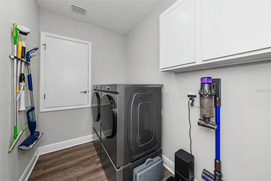 Furnished interior view inside a new home in , Bradenton (Image 19).