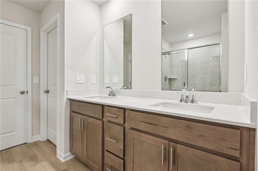 Furnished interior view inside a new home in Ivey Township, Dallas (Image 12).