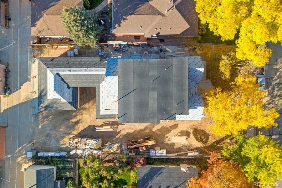 Large yard - plenty of space for a pool!