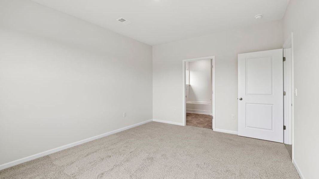 Spacious, unfurnished interior of a new home in Benjamin's Grove, Woodruff (Image 33).