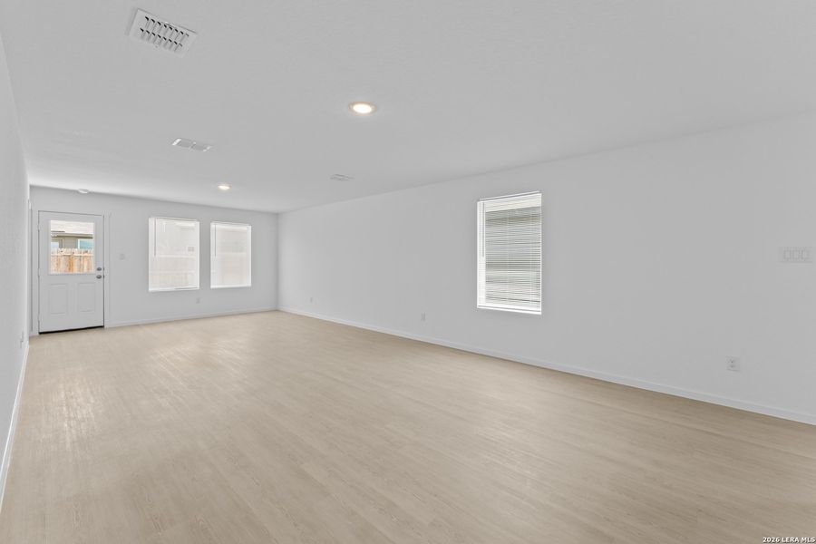 Spacious, unfurnished interior of a new home in Higdon Crossing, San Antonio (Image 24). Spacious, unfurnished interior of a new home in Higdon Crossing, San Antonio (Image 24).