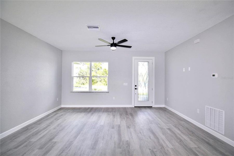 Spacious, unfurnished interior of a new home in , Sebring (Image 29).