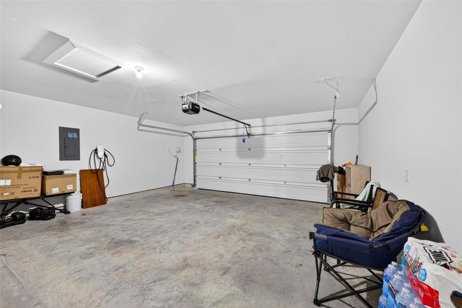 Spacious, unfurnished interior of a new home in Wall Street Village, Richmond (Image 20).