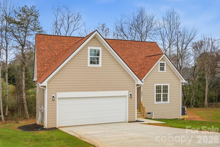 Front exterior of a new home in , Hickory, NC, highlighting curb appeal (Image 2). Front exterior of a new home in , Hickory, NC, highlighting curb appeal (Image 2).