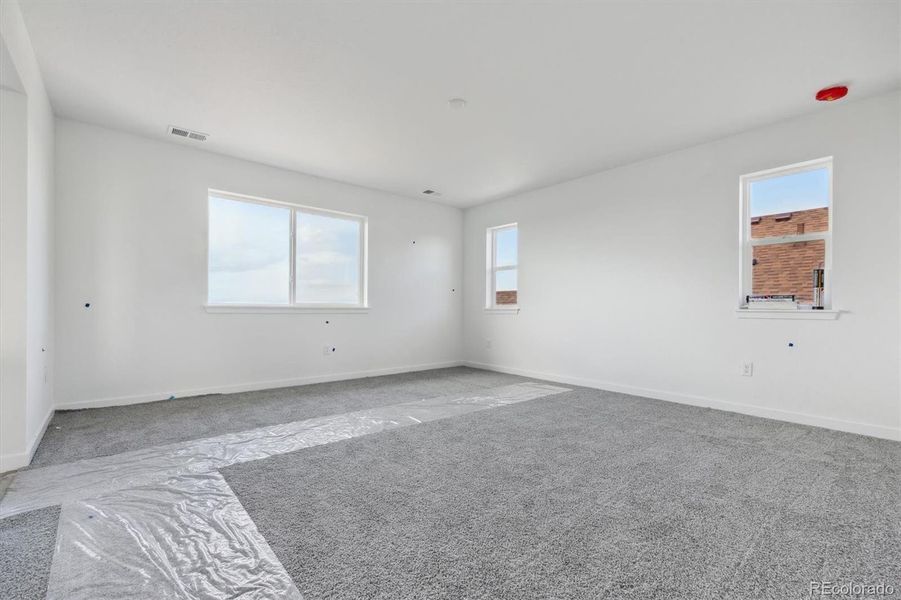 Spacious, unfurnished interior of a new home in Harvest Crossing, Aurora (Image 12).