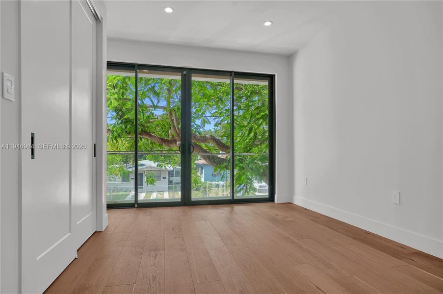 Spacious, unfurnished interior of a new home in , Miami (Image 19).