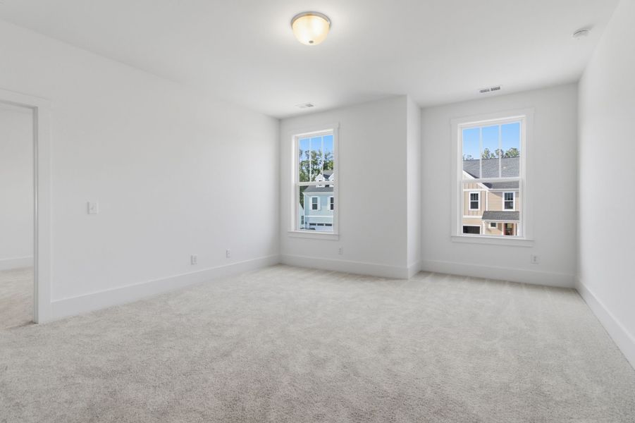 Spacious, unfurnished interior of a new home in Homecoming, Ravenel (Image 28).