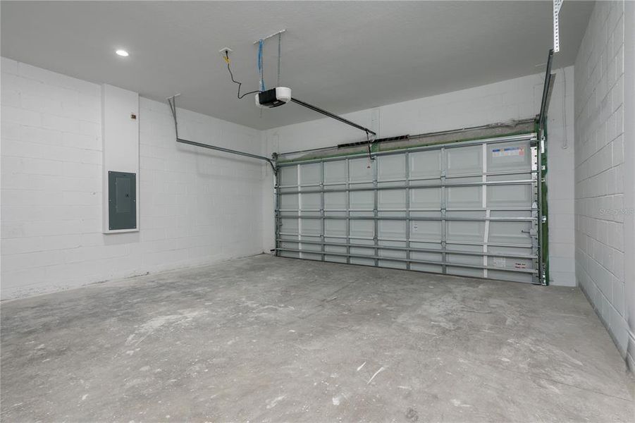 Spacious, unfurnished interior of a new home in , Debary (Image 20). Spacious, unfurnished interior of a new home in , Debary (Image 20).