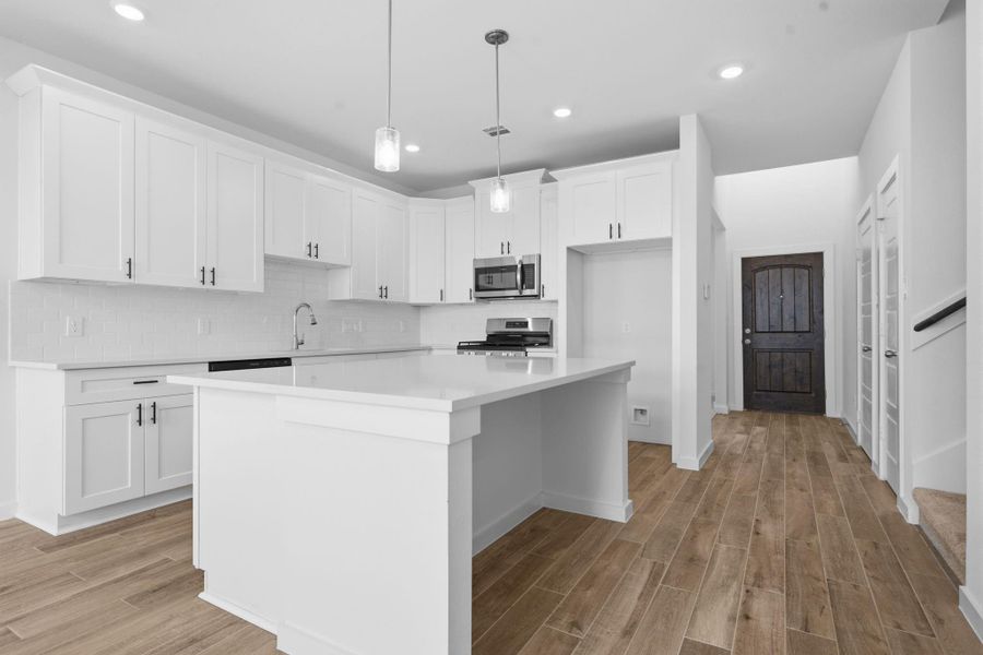 Furnished interior view inside a new home in , Rosharon (Image 11).