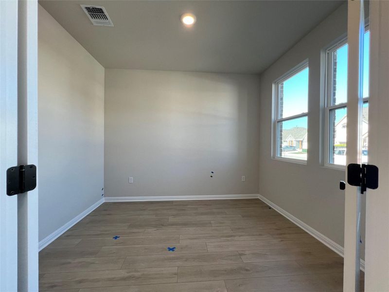 Spacious, unfurnished interior of a new home in Rolling Glen, Hutto (Image 34).