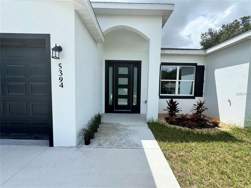 Exterior details and patio area of a home in , Ocala (Image 23).