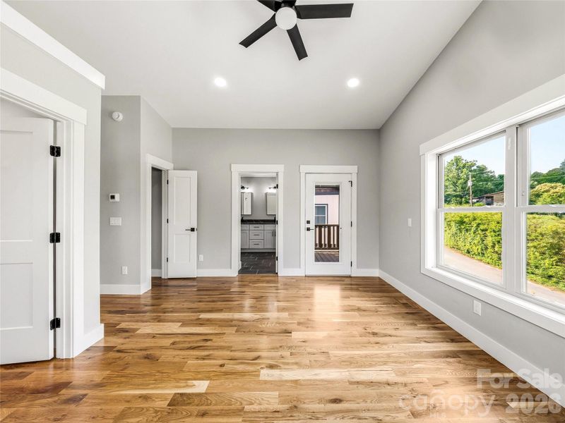 Spacious, unfurnished interior of a new home in , Asheville (Image 27).