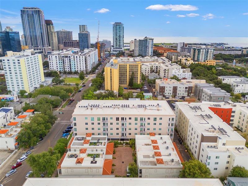 Condo located in St. Petersburg, FL showcasing its design and architecture (Image 4). Condo located in St. Petersburg, FL showcasing its design and architecture (Image 4).