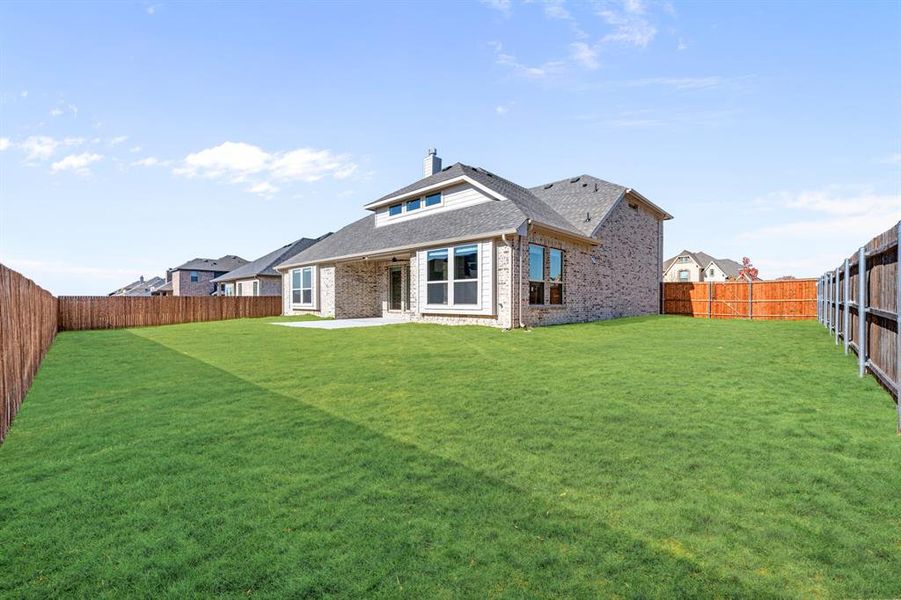 Exterior details and patio area of a home in Hayes Crossing, Midlothian (Image 23).