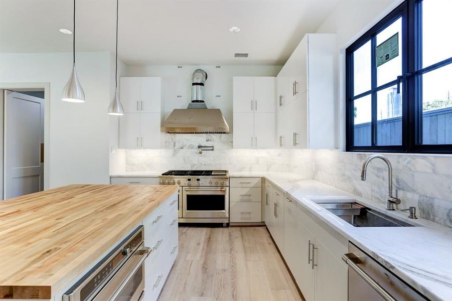 Image 10 of a home in . Image 10 of a home in .