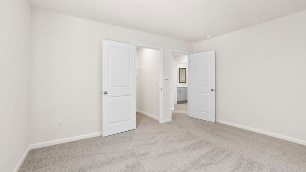 Spacious, unfurnished interior of a new home in Sage Grove, Lyman (Image 30).