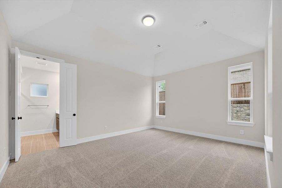 Spacious, unfurnished interior of a new home in Heritage Ranch, Sherman (Image 12).