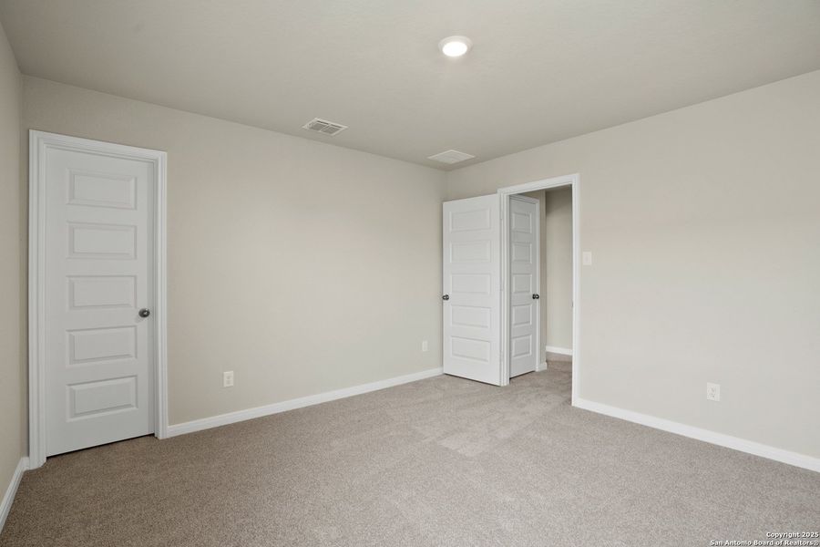 Spacious, unfurnished interior of a new home in Hickory Ridge, Elmendorf (Image 18).