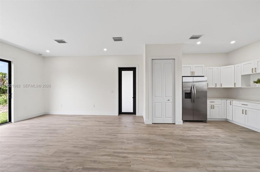 Spacious, unfurnished interior of a new home in , Naples (Image 30).
